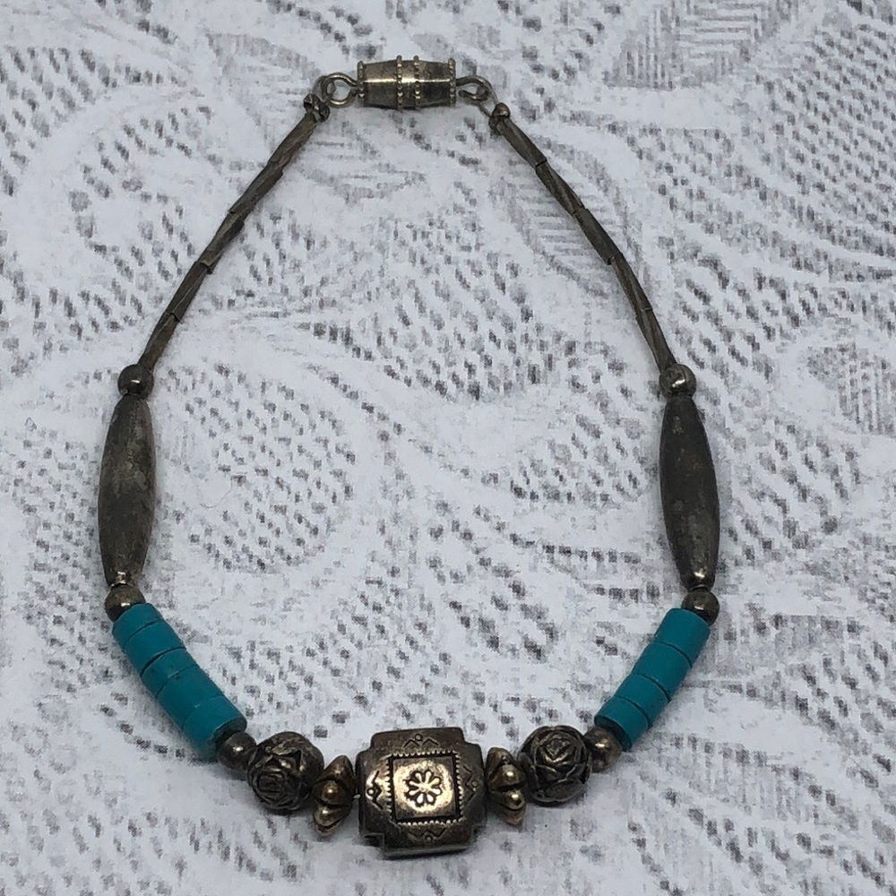 VINTAGE southwestern Native American artisan sterling silver bracelet
